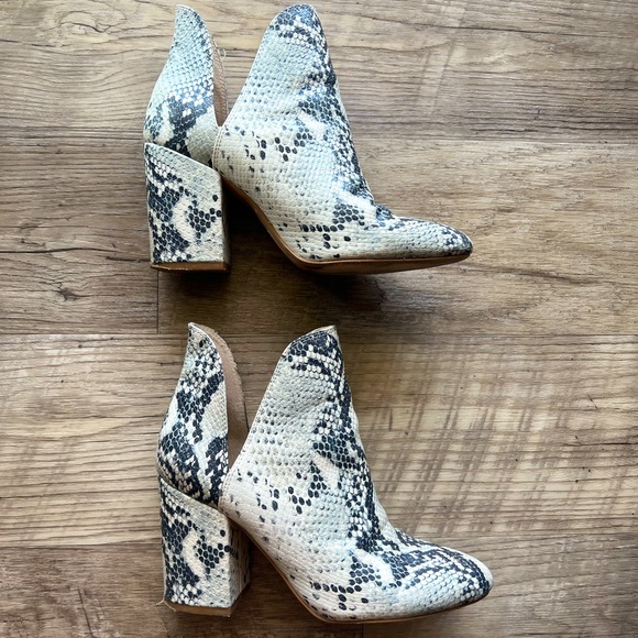 Steve Madden Shoes - Steve Madden Snake Boots
